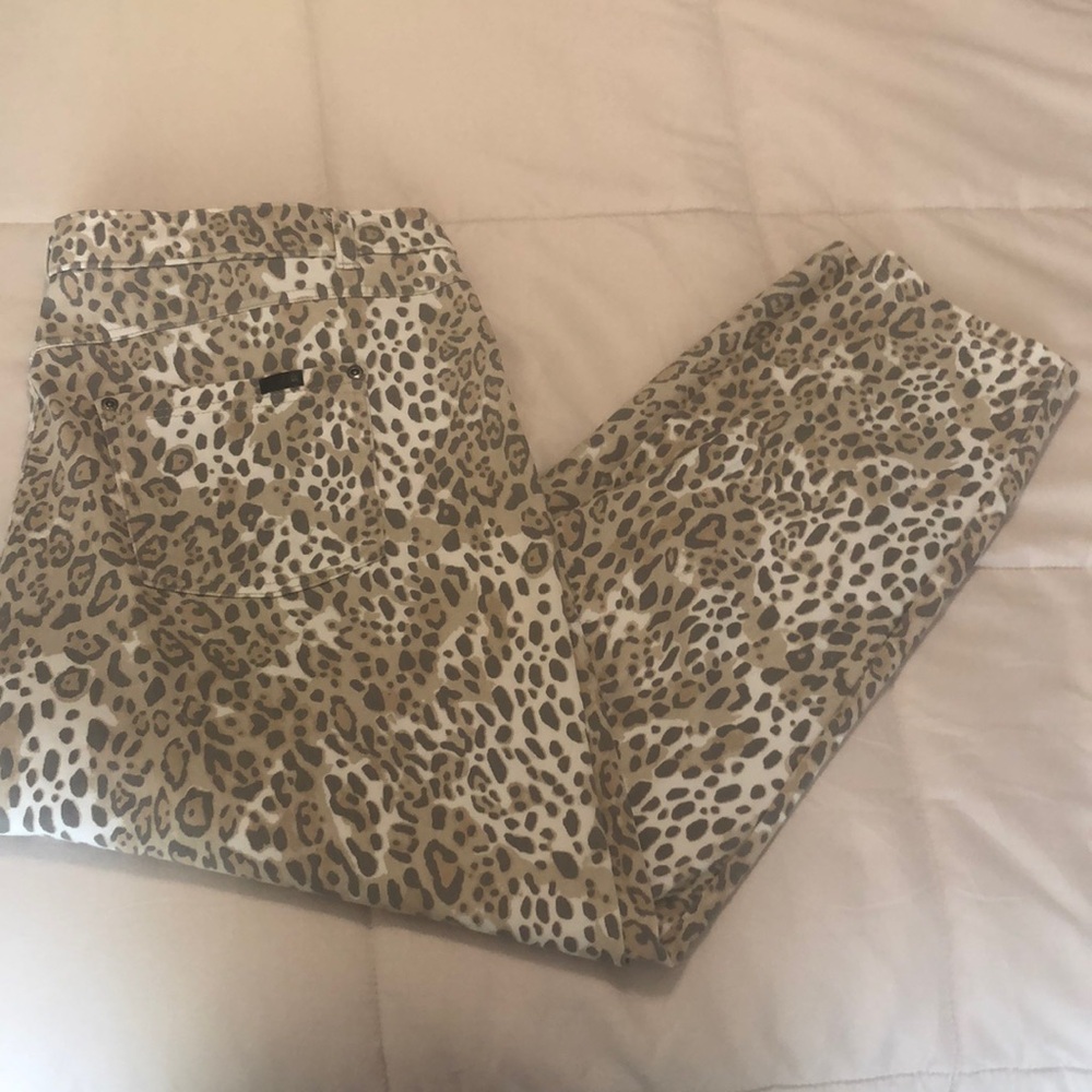 HUE Leopard Print Jeggings 22”